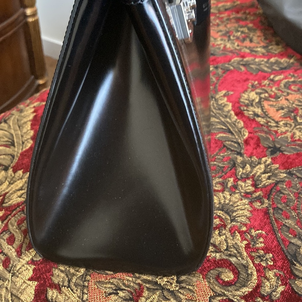 Black Gucci bag in very good condition. Absolutely gorgeous. - Picture 6 of 16